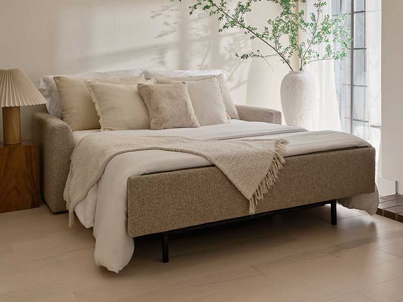 Clara_QuinnPebble_OpenDressed